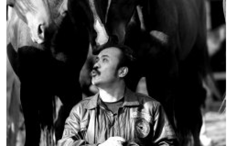 天山腳下譜寫(xiě)野馬之歌的人