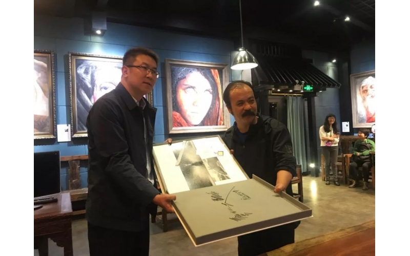 愛(ài)馬瘋子和央媒記者聊馬文化