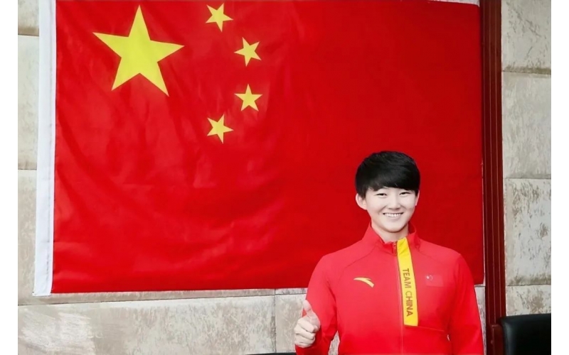 來了，世界冠軍宮乃瑩！