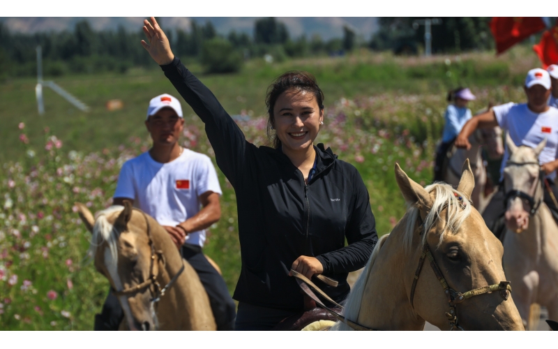 伊犁霍城縣晃晃村